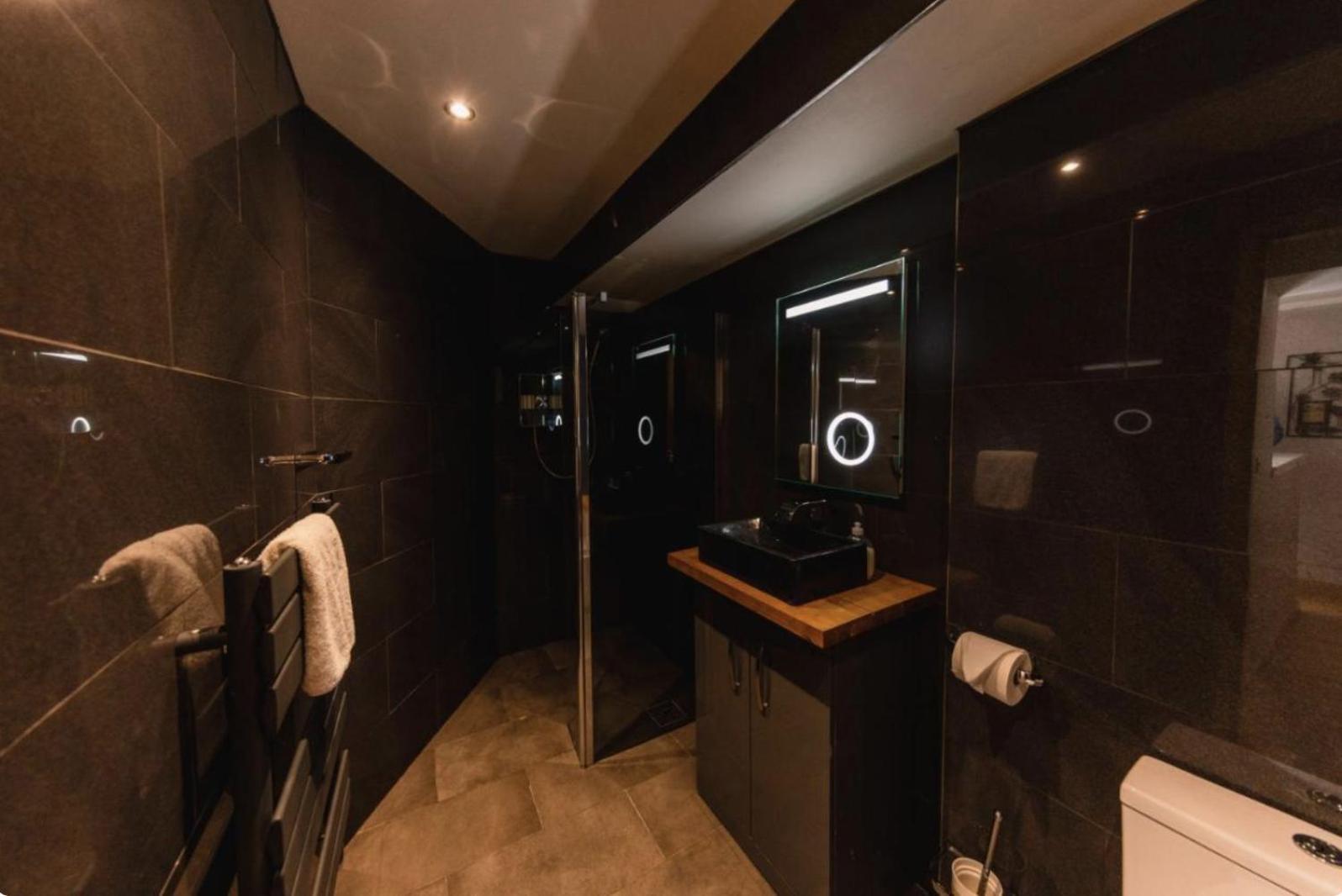 Superb Luxury Apartment By Canal - Central Edinburg Exteriör bild