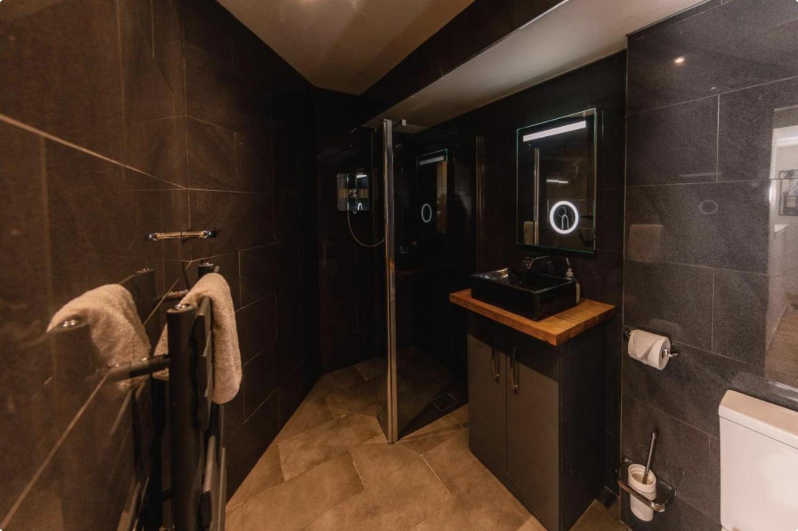 Superb Luxury Apartment By Canal - Central Edinburg Exteriör bild
