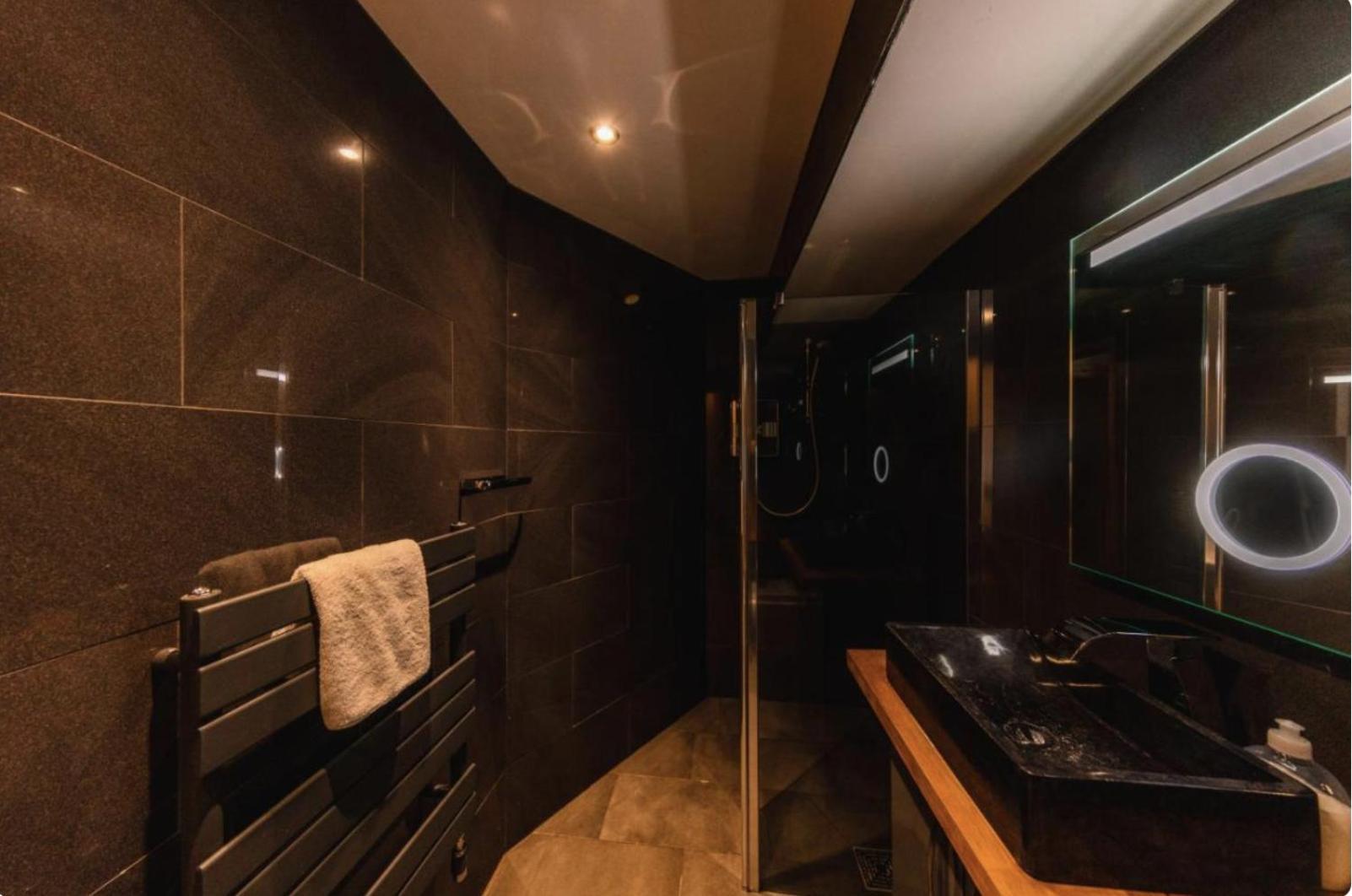Superb Luxury Apartment By Canal - Central Edinburg Exteriör bild
