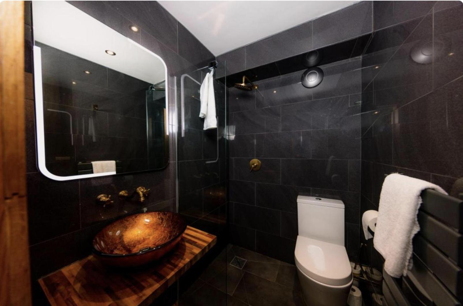 Superb Luxury Apartment By Canal - Central Edinburg Exteriör bild
