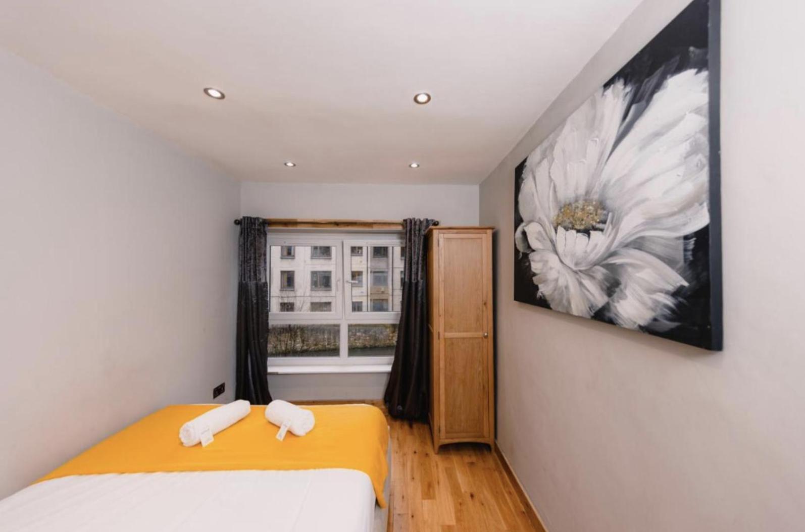 Superb Luxury Apartment By Canal - Central Edinburg Exteriör bild