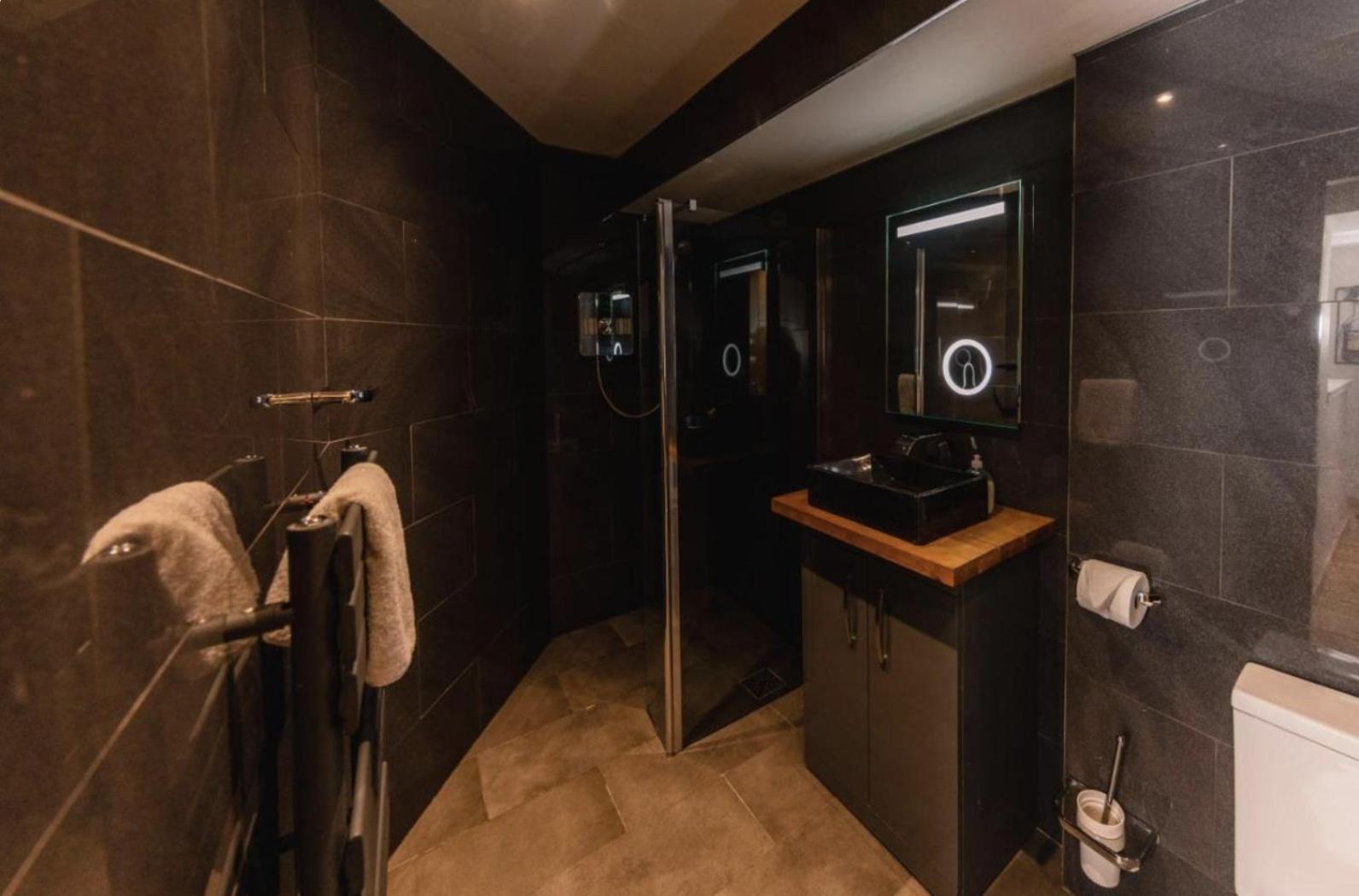 Superb Luxury Apartment By Canal - Central Edinburg Exteriör bild