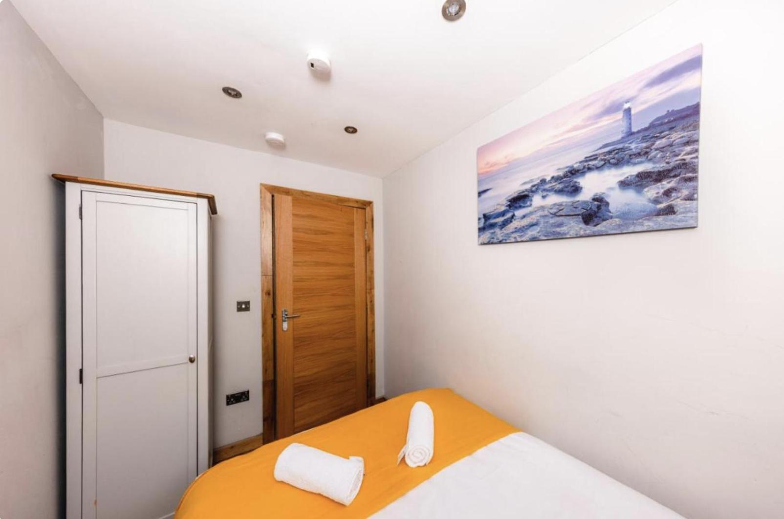 Superb Luxury Apartment By Canal - Central Edinburg Exteriör bild