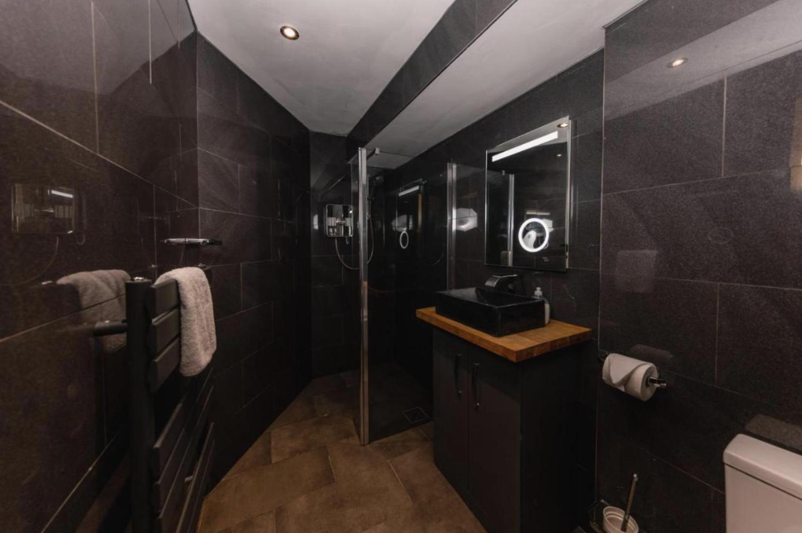 Superb Luxury Apartment By Canal - Central Edinburg Exteriör bild